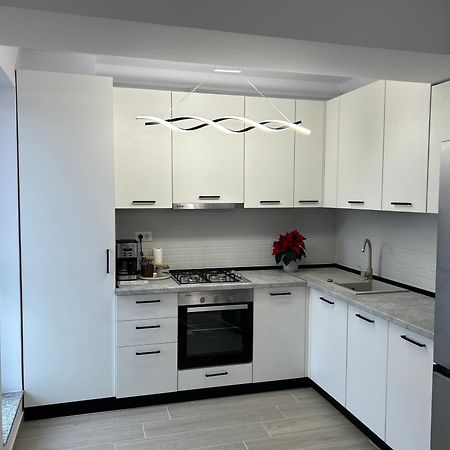 קריובה Apartament Raira מראה חיצוני תמונה